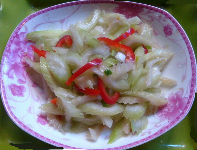 凉拌西芹红辣椒