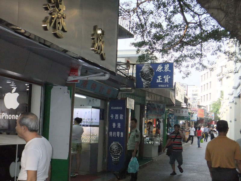 在中英街“沙头角购物