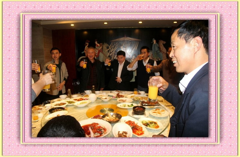 会后愉快聚餐