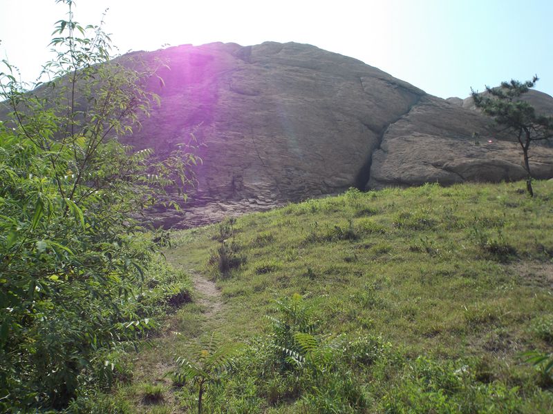 DSCN0579_山顶巨石.jpg