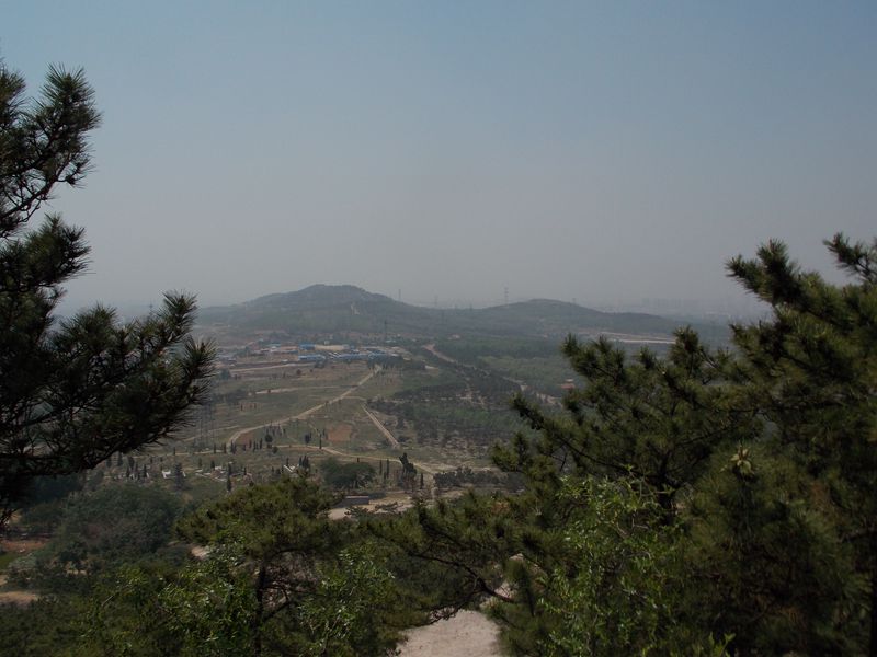 DSCN0617_向南望远处是凤山.jpg
