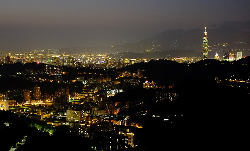 在山上拍的台北夜景