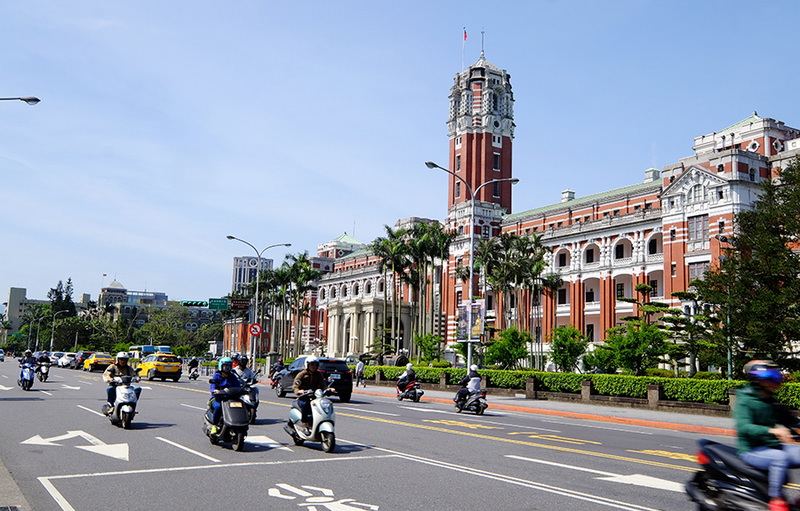 台湾友人安排参观了总统府
