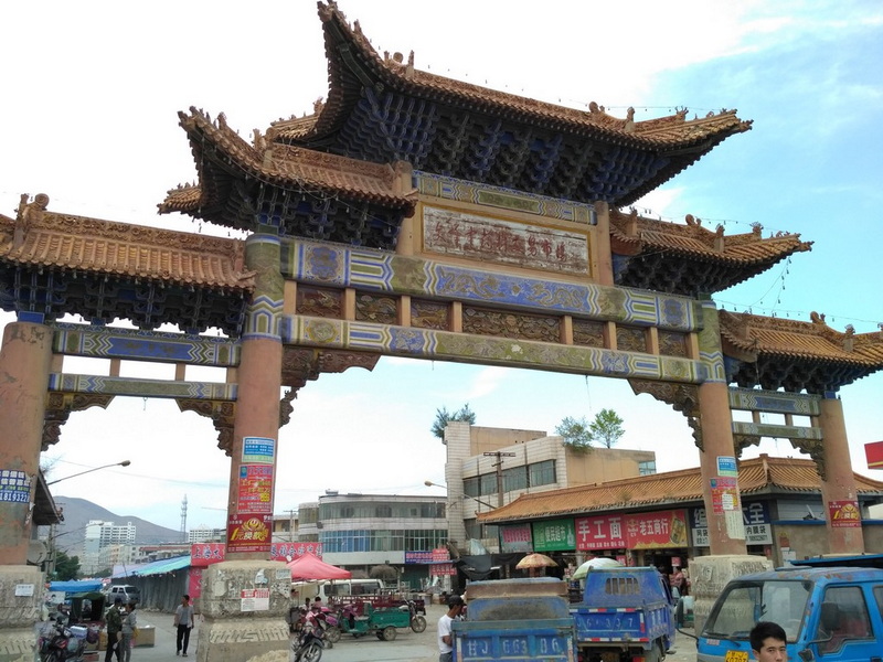 古牌坊显示着悠久