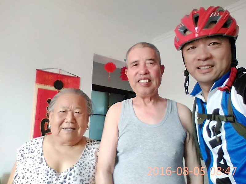 探望了我哥的岳父母，两位老人家气色不错