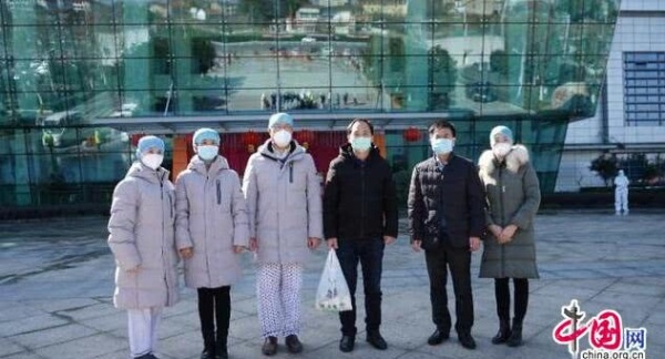 同济医院感染新冠肺炎的肾移植患者痊愈出院 2.jpg