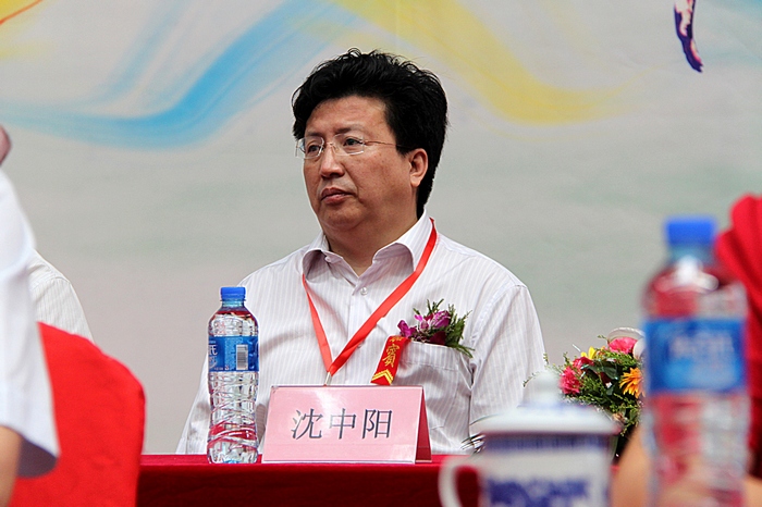 中国红十字会官员出现在移植运动会主席台上