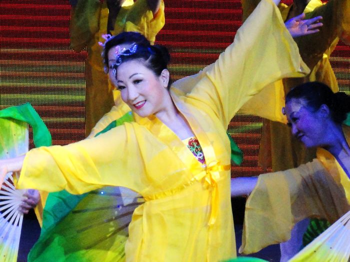 女友在表演