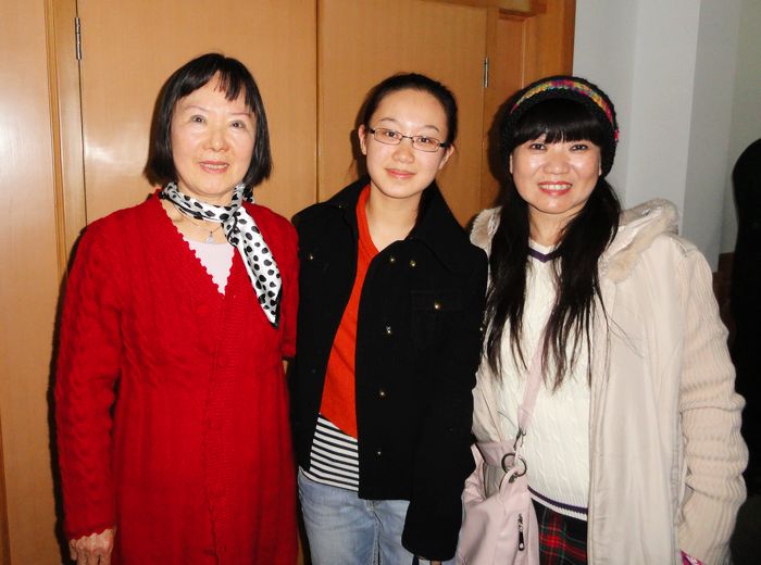 全总文工团余继卿教授.中央音乐学院大一的学生(曾两次获得国际比赛手风琴一等奖),感恩的心