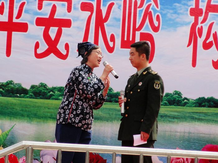 一曲<儿行千里>感动了在场的每一个人