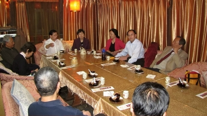 IMG_欢迎会后座谈2.JPG