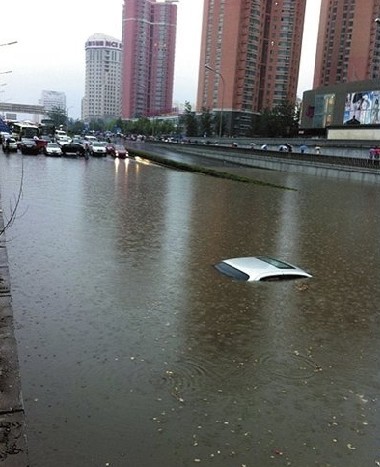 莲花桥没顶车.jpg