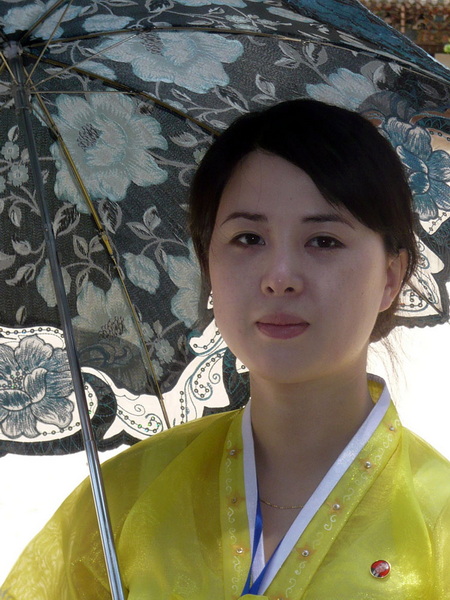 朝鲜美眉导游.jpg