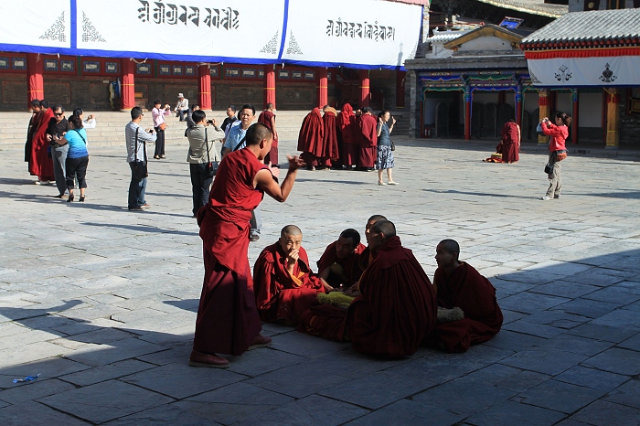 14.塔尔寺辩经三