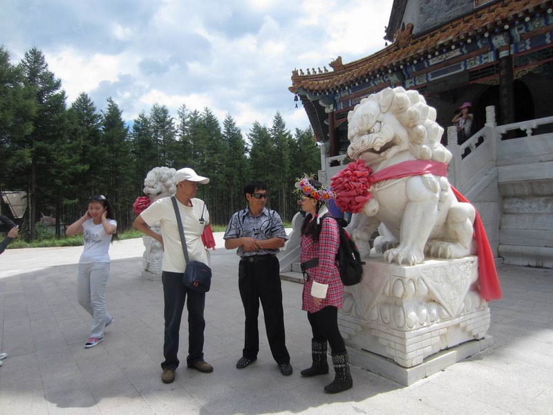 燕山石领队还特意为我们请了王总做向导.jpg