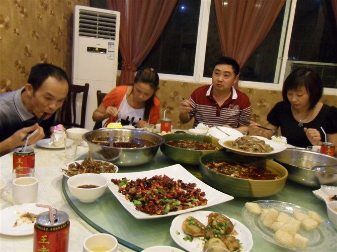 4.吃蛋糕.jpg