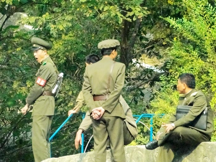 偷拍的军人