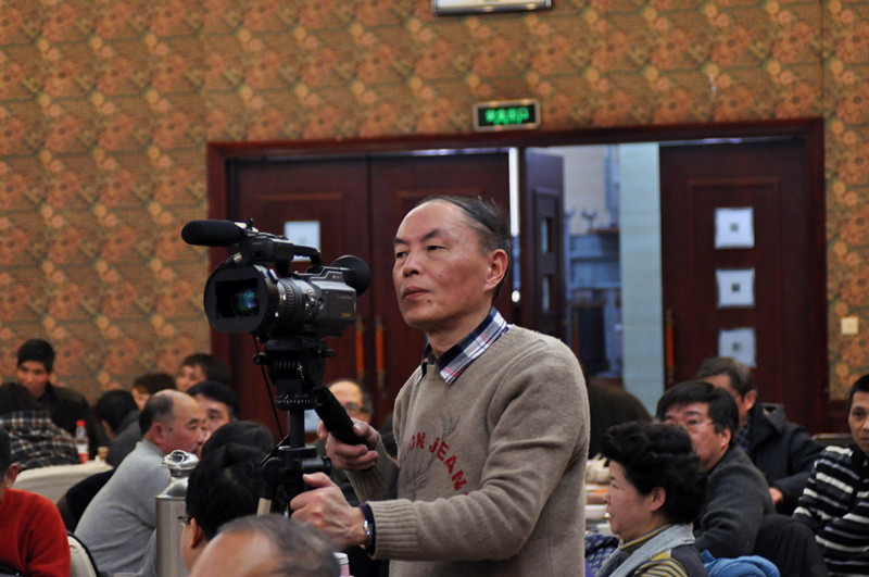 辛勤为活动义务拍摄的中山医院宣传处老师