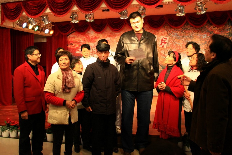 同姚明一起合影.jpg