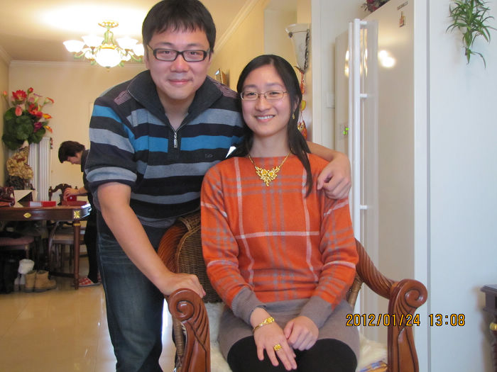 孩子和女朋友在家中合影.JPG