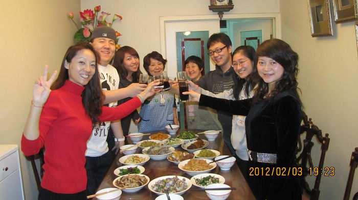 全家合影共同举杯.JPG
