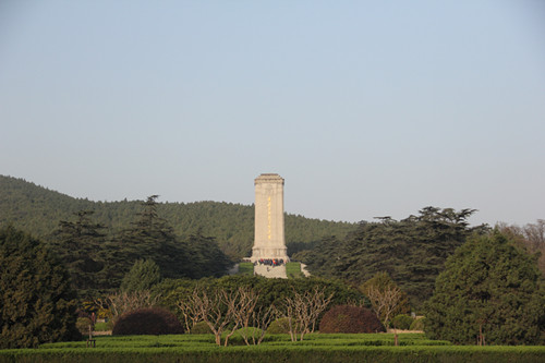 掩映在青松翠柏中的淮塔