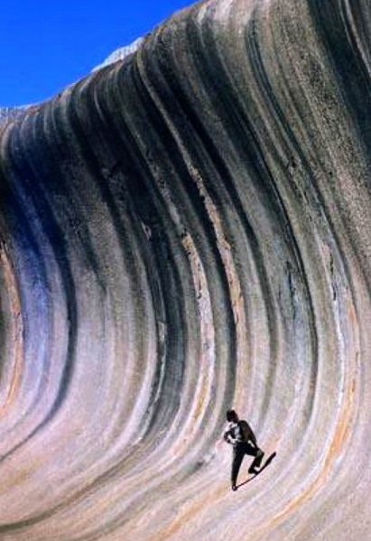 良君子差点被浪卷心跑了。