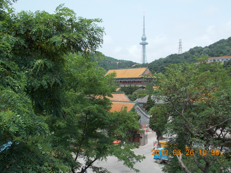 从奥运钟楼上俯瞰湛山寺一角