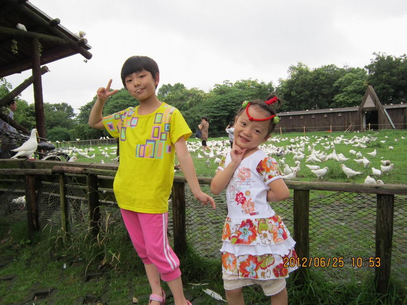 我和乐乐姐姐。