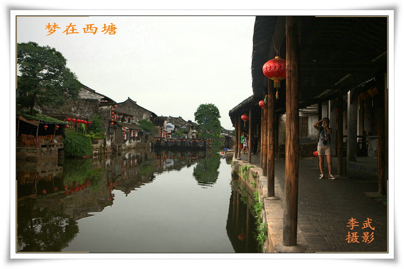 河岸的北侧建有沿河的长廊，可为人们遮风避雨_副本.jpg