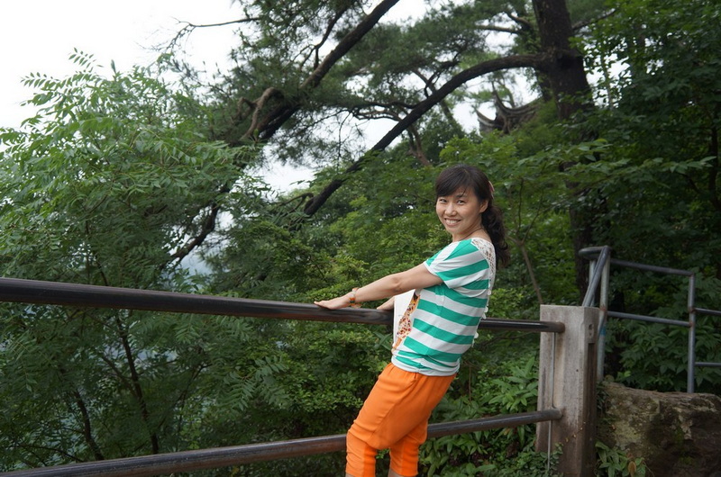 美女富路穷人.jpg