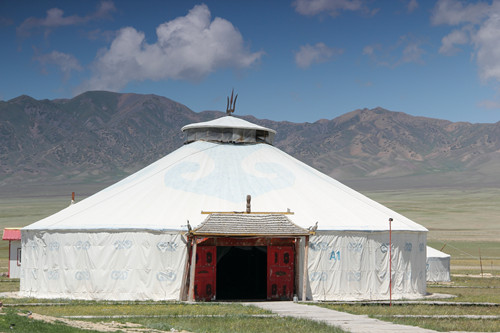 哈萨克族的毡房