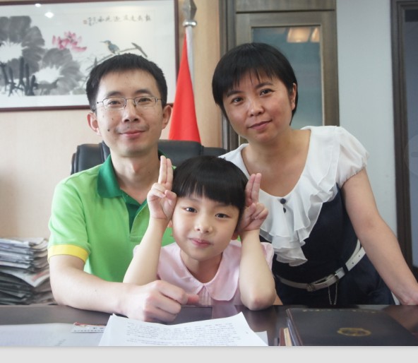 妞妞一家在开心果办公室