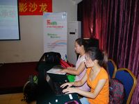 很辛苦的工作人员！