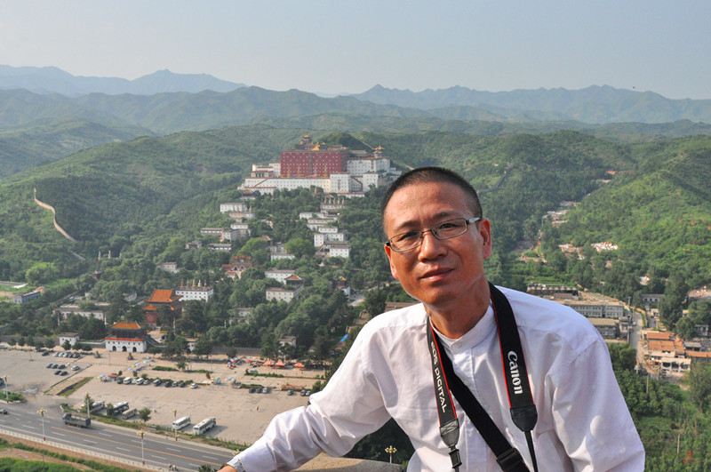 10年阿龙在承德山庄.jpg
