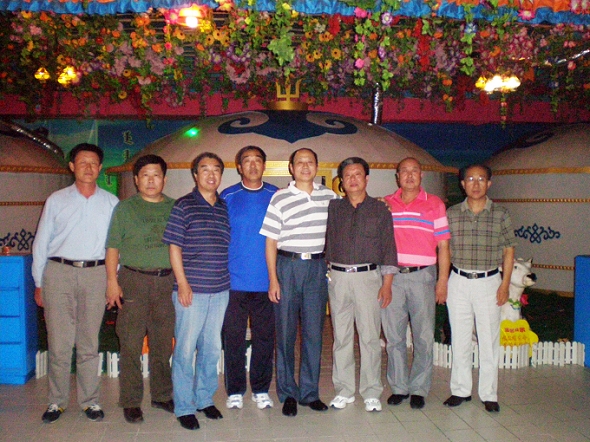 蒙古包合影.jpg