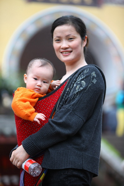 逛庙的少妇.jpg