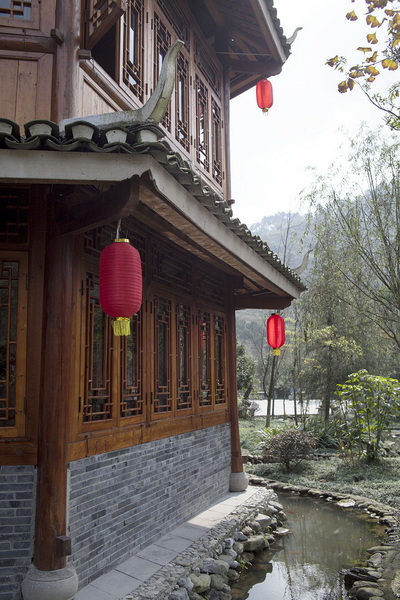 中午，一份炒猪肝、一份青菜豆花收费32元