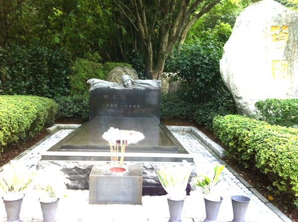 高雄六合夜市人头攒动 (2).jpg