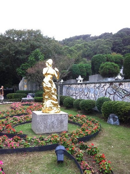 纯金的邓丽君像.jpg