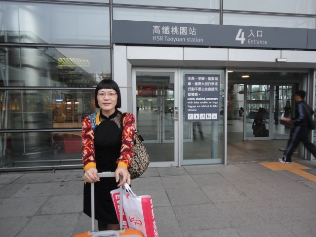 准备体验台湾的高铁.jpg