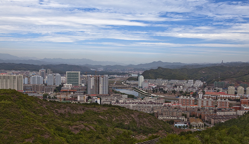 近景红瓦是江湖新宅