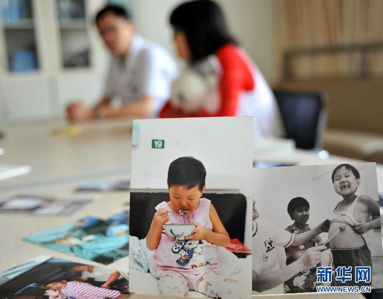 这是李扬患病时（8岁）的照片（8月11日摄）。新华社记者张晨霖摄.jpg