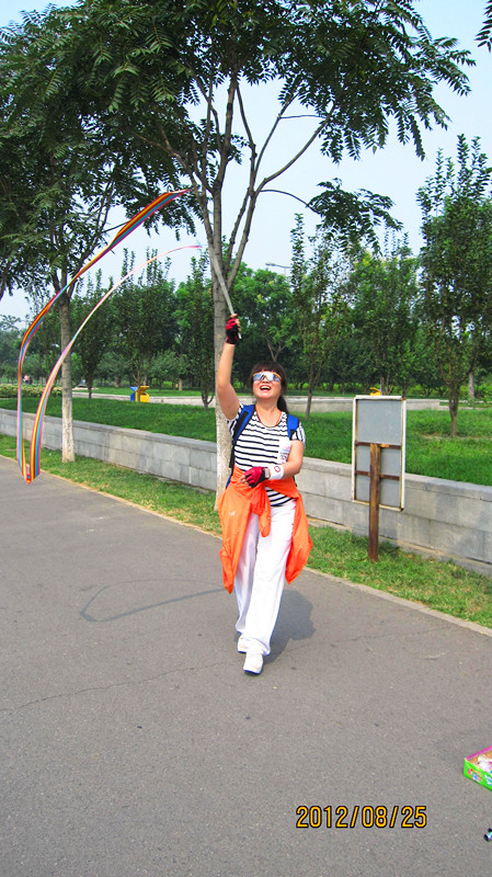 295 又见感恩的心“舞出新生命，舞出新生活”！赞！ 曼德琳 2012-8-26 2128.jpg
