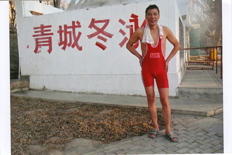 替肝友魏屈南发冬泳照