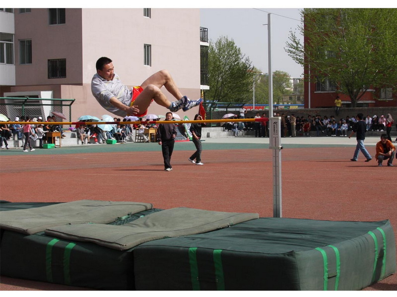 今天学校开运动会，去练练手