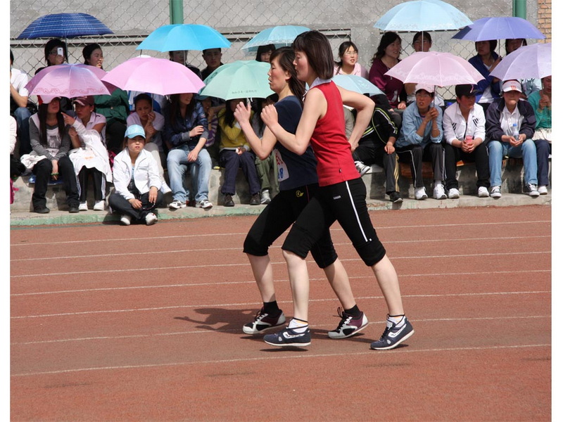 今天学校开运动会，去练练手