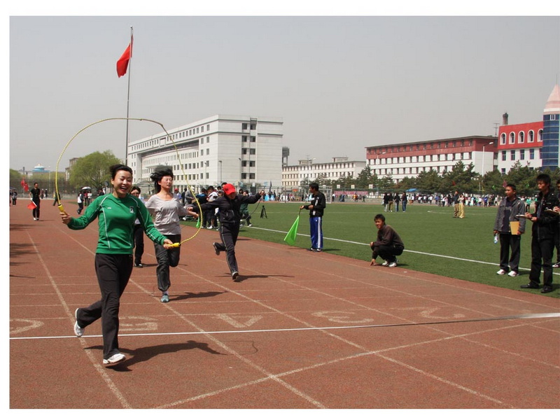 今天学校开运动会，去练练手