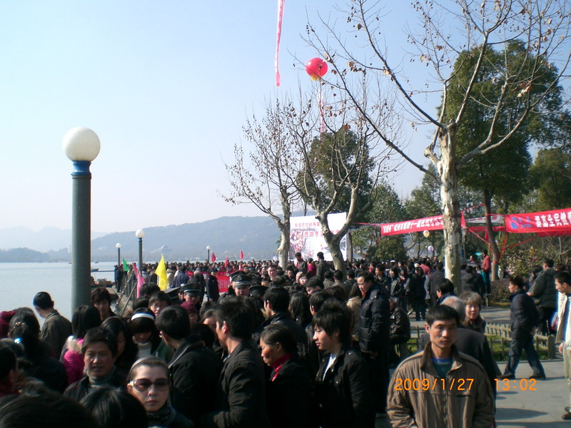 铁人呈英豪，冬日展风彩