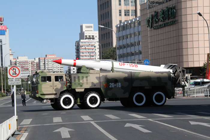 国庆阅兵车队从我家门前过